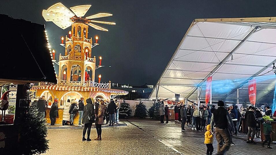 Auch am neuen Standort hat die Pyramide viele Besucher. Auch am neuen Standort hat die Pyramide viele Besucher.