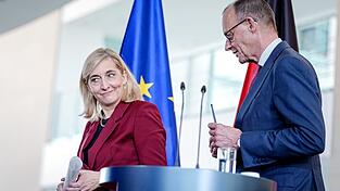 Gesundheitsministerin Nina Warken plant Milliarden-Einsparungen bei Gesundheitskosten.