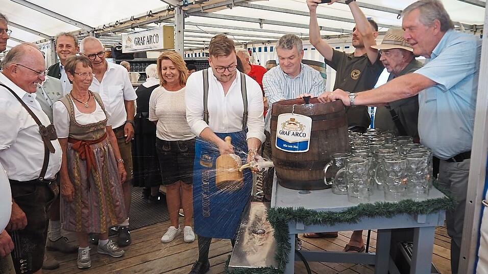 Ein Bierspritzer und dann war angezapft. Ein Bierspritzer und dann war angezapft.
