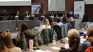 Bei der Diskussion wurden auch die Anlaufstellen für Betroffene aufgezeigt.