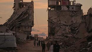Israel hat seit dem Hamas-Massaker am 7. Oktober 2023 nach eigenen Angaben 100.000 Ziele in der Region angegriffen, die meisten davon im Gazastreifen. Israel hat seit dem Hamas-Massaker am 7. Oktober 2023 nach eigenen Angaben 100.000 Ziele in der Region angegriffen, die meisten davon im Gazastreifen.