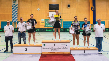 Die erst 14-jährige Maximiliane Wallner (Mitte) holte den Titel in der B-Klasse der Damen und zeigte dabei ihre Klasse.