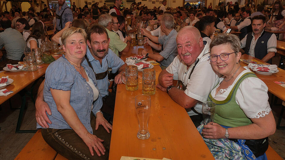 Die Partybilder vom Mittwoch, 16. August 2023, aus dem Festzelt Greindl. Die Partybilder vom Mittwoch, 16. August 2023, aus dem Festzelt Greindl.