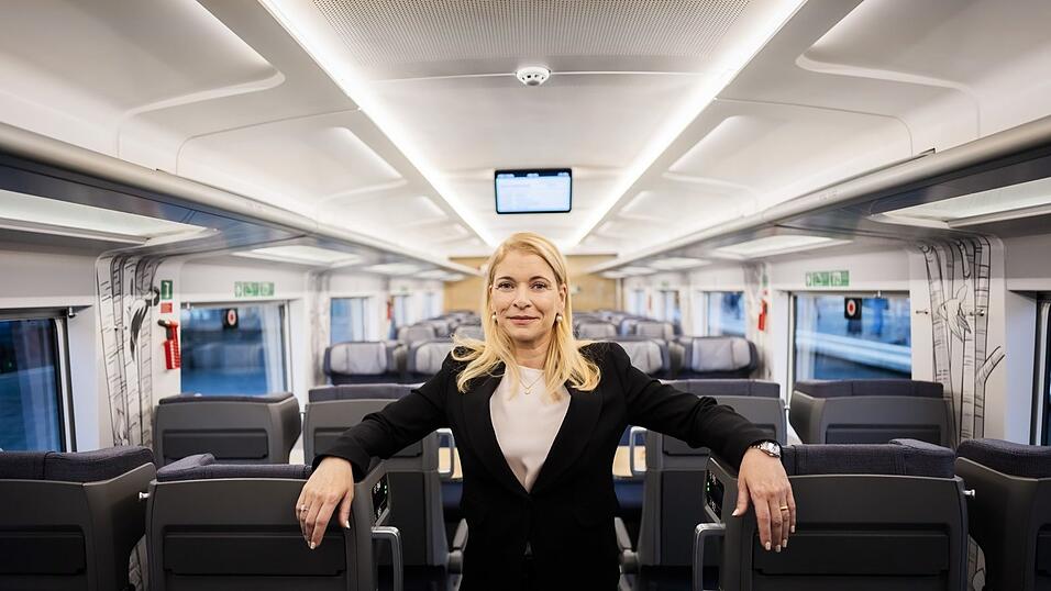 Die neue Bahn-Chefin Evelyn Palla bei der Premiere des neuen ICE L der Deutschen Bahn Die neue Bahn-Chefin Evelyn Palla bei der Premiere des neuen ICE L der Deutschen Bahn