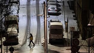 Auf vielen Stra&szlig;en in Deutschland ist es weiterhin rutschig.