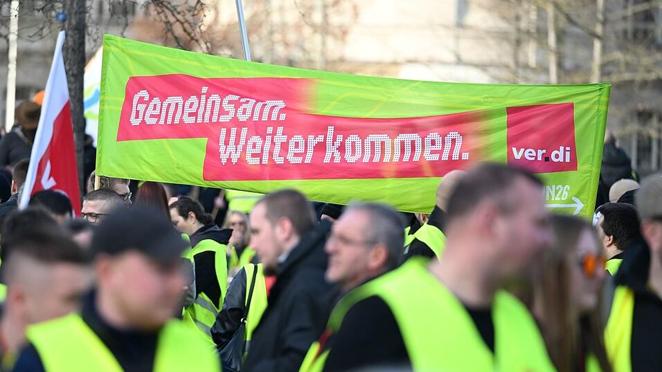 Der deutschlandweite Warnstreik dauert je nach Region bis in die Nacht auf Samstag oder in die Nacht auf Sonntag.