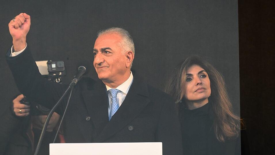 Monarchistische Gruppen sehen Schah-Sohn Reza Pahlavi als politischen Anf&uuml;hrer der Opposition. (Archivbild)