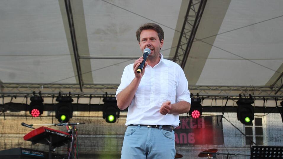 Viele Landshuter genossen ihren Freitagabend auf dem Bismarckplatzfest.