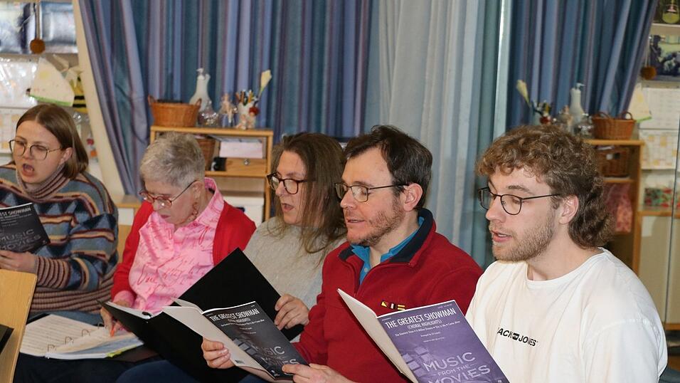 F&uuml;r die M&auml;nnerstimmen w&auml;re der Chor auf der Suche nach Verst&auml;rkung, aktuell singen auch Frauen aus dem Alt im Tenor mit, damit jede Stimme besetzt ist.