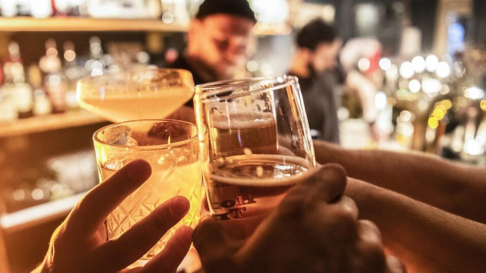 Vor allem Berlin muss grade den Kopf hinhalten als Chaosstadt und ignorante Partyzone.