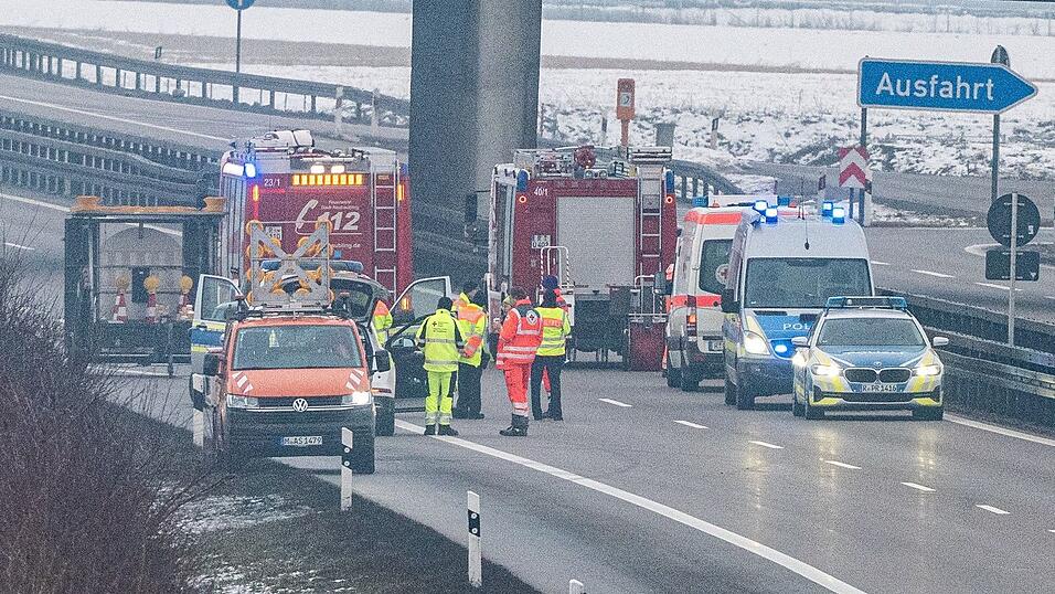 Der Fund hatte Ende Januar eine stundenlange Sperrung auf der A3 ausgelöst - und musste kontrolliert gesprengt werden. (Archivbild) Der Fund hatte Ende Januar eine stundenlange Sperrung auf der A3 ausgelöst - und musste kontrolliert gesprengt werden. (Archivbild)