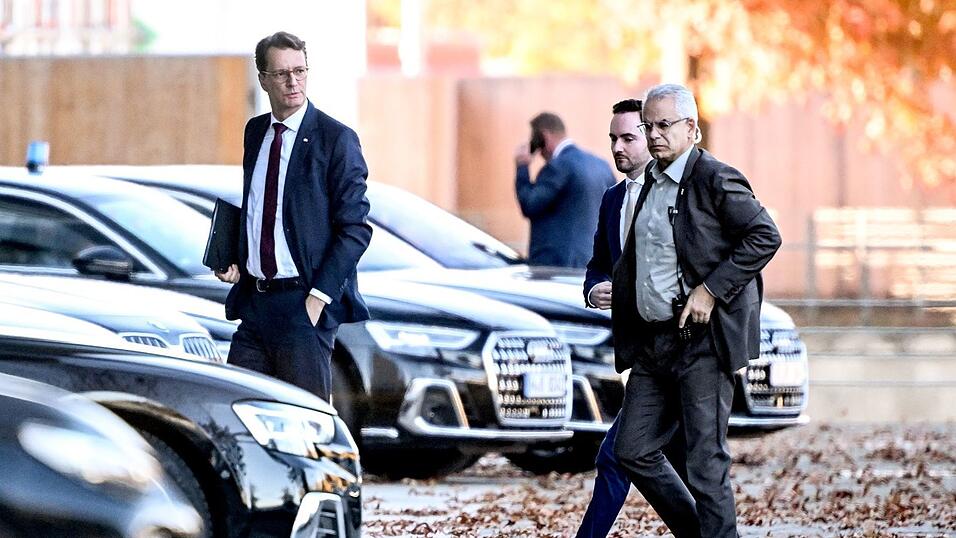 Am «Stahlgipfel» im Kanzleramt nahm auch Nordrhein-Westfalens Ministerpräsident Wüst (CDU) teil. In NRW hat die Stahlindustrie traditionell eine starke Bedeutung.