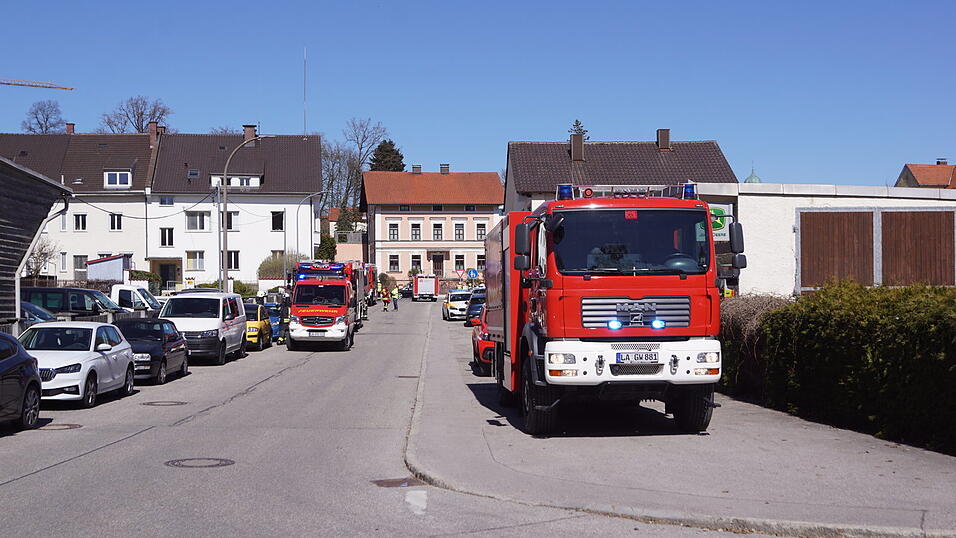 Die Bahnhofstraße war weitgehend gesperrt. Die Bahnhofstraße war weitgehend gesperrt.