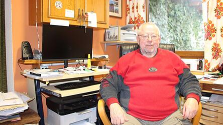 Gerhard Stepan in seinem B&uuml;ro: Wenn er nicht gerade bei Betreuten ist, verbringt er hier viel Zeit.