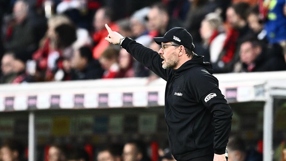 Wie gewohnt trieb Steffen Baumgart sein Team immer wieder an.