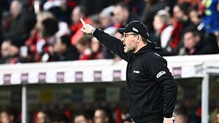 Wie gewohnt trieb Steffen Baumgart sein Team immer wieder an.