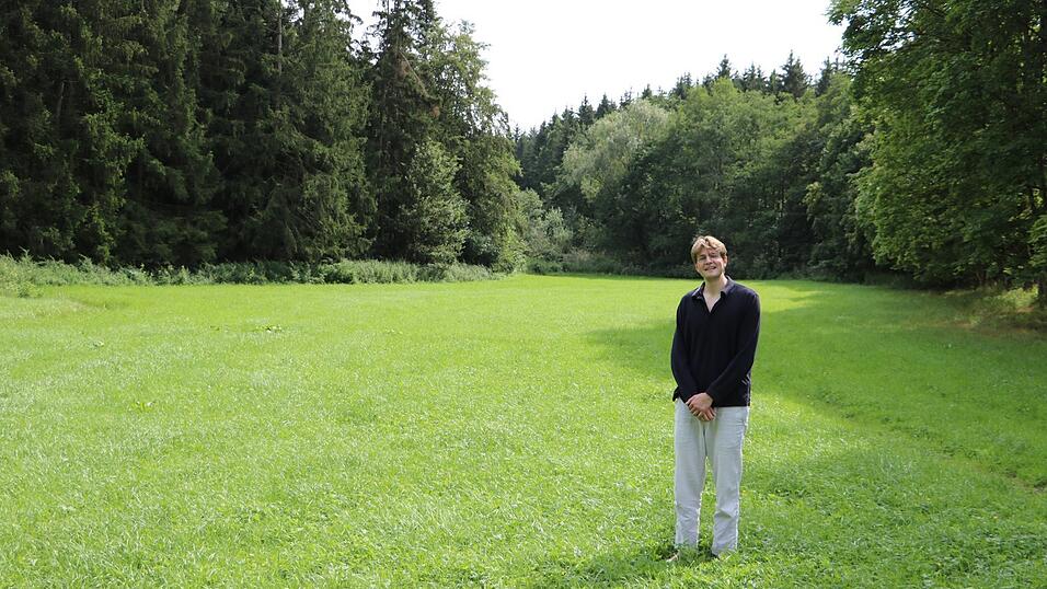 Emanuel Montgelas in der N&auml;he des Jagdreviers seiner Familie. Die Natur und die Zeit daran sind Teil seines Heimatgef&uuml;hls.