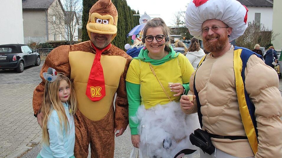 Viele Faschings-Fans haben sich am Samstag den Umzug in Langenbach angesehen. Viele Faschings-Fans haben sich am Samstag den Umzug in Langenbach angesehen.