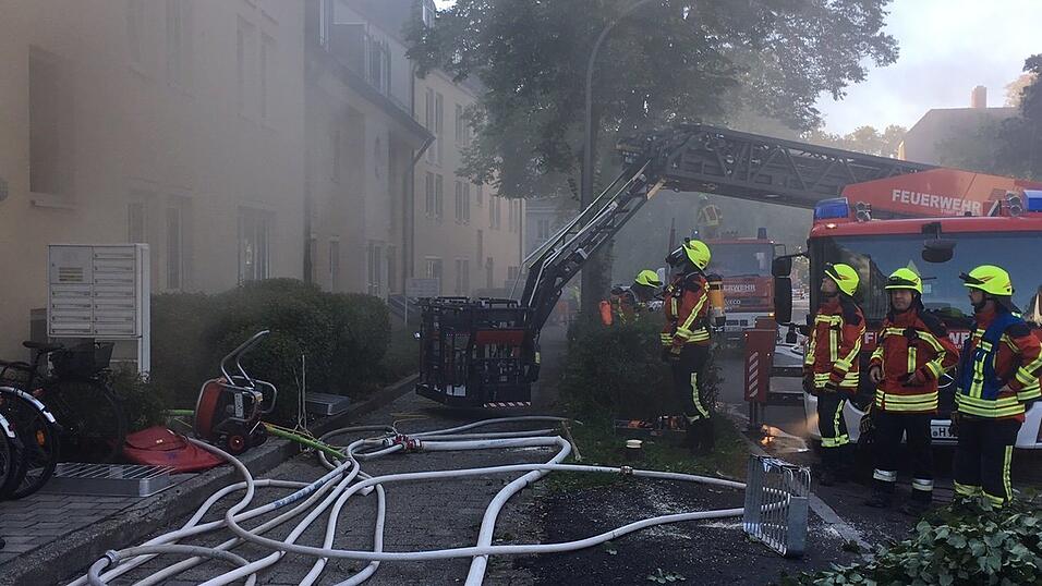 Am Montag musste die Feuerwehr gleich zweimal zu einem Brand in der Hagrainerstraße aufbrechen. Am Montag musste die Feuerwehr gleich zweimal zu einem Brand in der Hagrainerstraße aufbrechen.