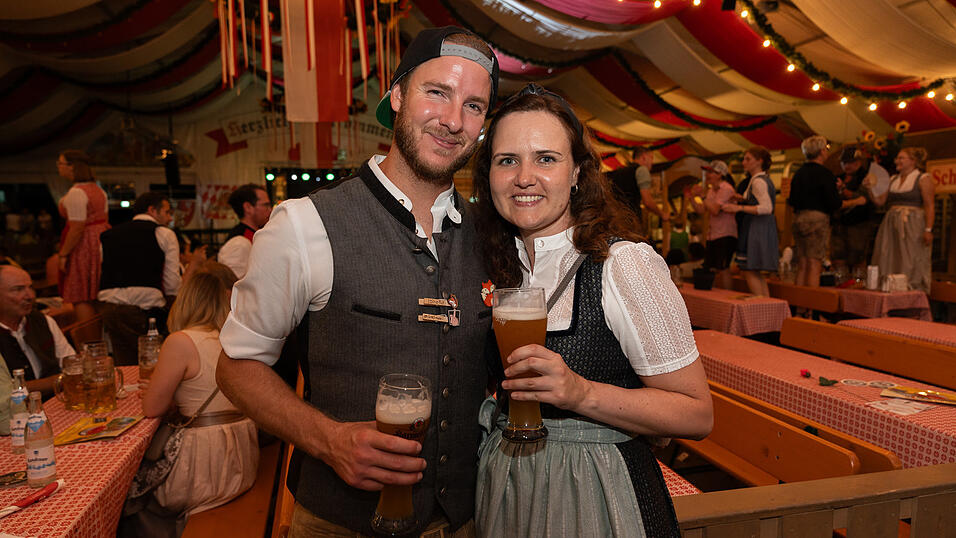 Die Partybilder vom Donnerstag, 17. August 2023, aus dem Festzelt Greindl. Die Partybilder vom Donnerstag, 17. August 2023, aus dem Festzelt Greindl.