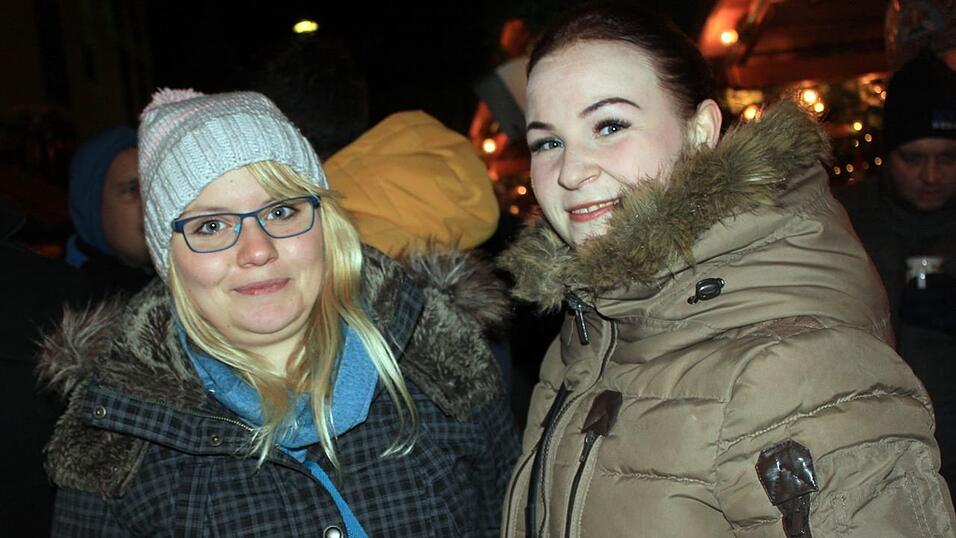 Der Christkindlmarkt und die Weihnachtspyramide geh&ouml;ren in der Adventszeit zu den beliebtesten Treffpunkten in Landshut.