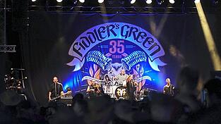 Fiddler’s Green zogen viele Fans an. Fiddler’s Green zogen viele Fans an.