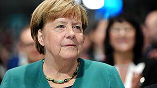 &bdquo;Es ist ja nicht so, dass da gar nichts passiert ist&ldquo; - Ex-Kanzlerin Angela Merkel appelliert an die B&uuml;rger, die Leistungen der aktuellen schwarz-roten Regierung mit mehr Fairness zu bewerten.