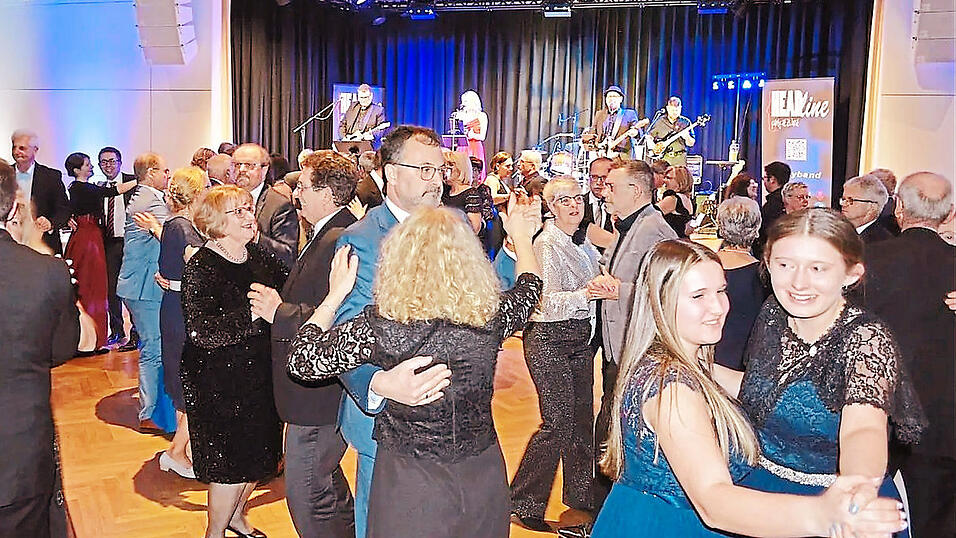 Die Partyband „Headline“ spielt auch dieses Jahr wieder beim Bürgerball. Die Partyband „Headline“ spielt auch dieses Jahr wieder beim Bürgerball.