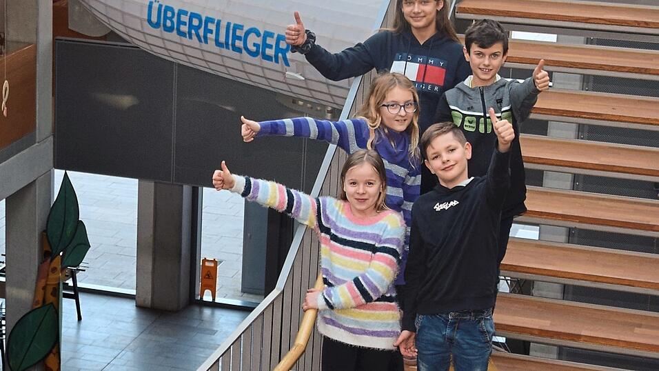 Daumen hoch für die Realschule: Am 6. März öffnet die Schule für Interessierte ihre Pforten. Daumen hoch für die Realschule: Am 6. März öffnet die Schule für Interessierte ihre Pforten.