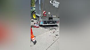 Der 22-jährige Motorradfahrer wurde schwer verletzt ins Krankenhaus gebracht, wo er letztlich leider seinen Kampf verlor.