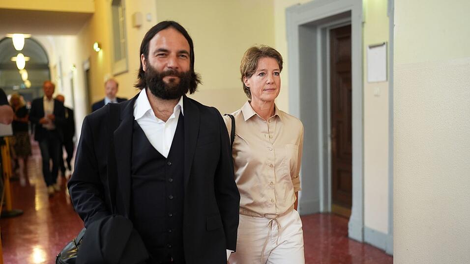 Die 52 Jahre alte Angeklagte Christina Block an der Seite ihres neuen Pflichtverteidigers Ingo Bott. Die 52 Jahre alte Angeklagte Christina Block an der Seite ihres neuen Pflichtverteidigers Ingo Bott.