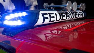 Die Feuerwehr rückte am späten Samstagabend aus. (Symbolbild) Die Feuerwehr rückte am späten Samstagabend aus. (Symbolbild)