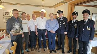 Die Freiwillige Feuerwehr Miltach und der 1. FC Miltach überbrachten dem Jubilar ihre herzlichsten Glückwünsche. Die Freiwillige Feuerwehr Miltach und der 1. FC Miltach überbrachten dem Jubilar ihre herzlichsten Glückwünsche.