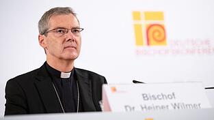 Der Vorsitzende der Bischofskonferenz, Heiner Wilmer, verweist auf Menschenwürde, Nächstenliebe und demokratische Kultur als Antwort der Kirche. Der Vorsitzende der Bischofskonferenz, Heiner Wilmer, verweist auf Menschenwürde, Nächstenliebe und demokratische Kultur als Antwort der Kirche.