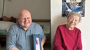 Annemarie Zanker freute sich &uuml;ber den Geburtstagsbesuch von drittem B&uuml;rgermeister Konrad Breit.
