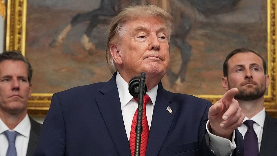 Trump kündigt einen Wirtschaftskrieg gegen den Iran an. Trump kündigt einen Wirtschaftskrieg gegen den Iran an.