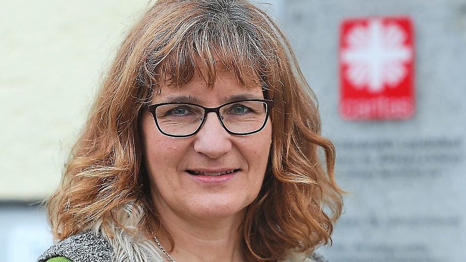 Cornelia Schieder vor dem Eingang zur Caritas Fachambulanz in der Gestütstraße 4. Cornelia Schieder vor dem Eingang zur Caritas Fachambulanz in der Gestütstraße 4.