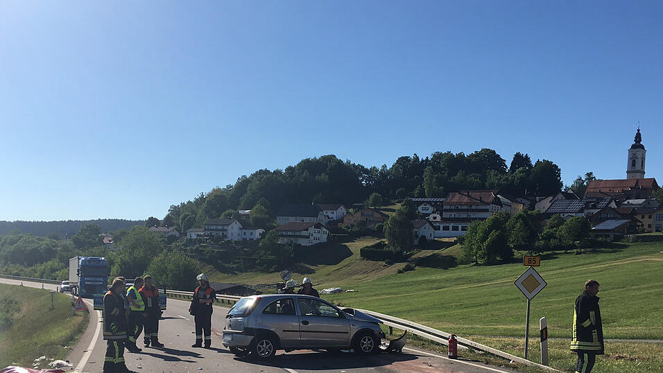 Bei einem Unfall am Montag bei Kirchdorf ist eine Frau gestorben. Bei einem Unfall am Montag bei Kirchdorf ist eine Frau gestorben.