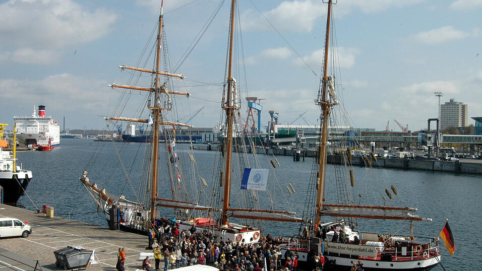 Rückkehr und Begrüßung am 24.04.2010 in Kiel Rückkehr und Begrüßung am 24.04.2010 in Kiel