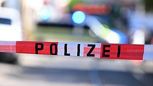 Die Kripo Landshut wurde zu zwei leblos aufgefundenen Personen nach Landau und Pilsting gerufen. Die Kripo Landshut wurde zu zwei leblos aufgefundenen Personen nach Landau und Pilsting gerufen.