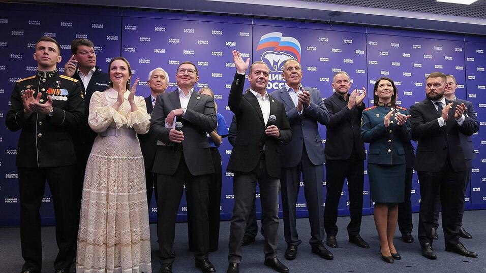 Die Kremlpartei Geeintes Russland ist die ma&szlig;gebliche politische Kraft hinter dem Krieg gegen die Ukraine.