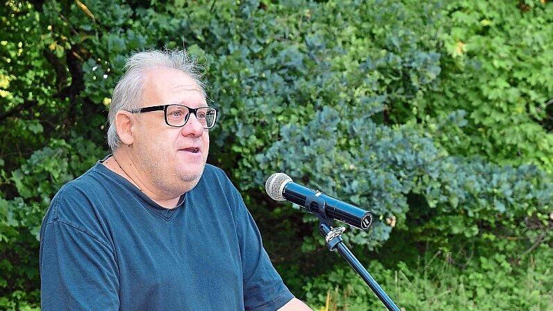 DGB-Kreisvorsitzender Guido Hoyer kritisierte Rüstungsprojekte in Hallbergmoos und Erding. DGB-Kreisvorsitzender Guido Hoyer kritisierte Rüstungsprojekte in Hallbergmoos und Erding.