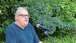 DGB-Kreisvorsitzender Guido Hoyer kritisierte R&uuml;stungsprojekte in Hallbergmoos und Erding.