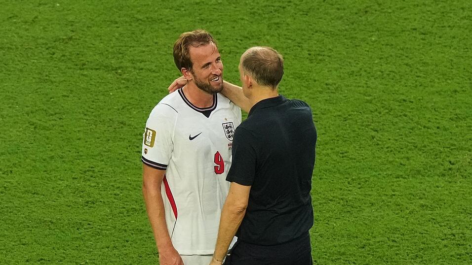 Englands Nationaltrainer Thomas Tuchel (r) schwärmt von seinem Stürmer Harry Kane. (Archivbild) Englands Nationaltrainer Thomas Tuchel (r) schwärmt von seinem Stürmer Harry Kane. (Archivbild)