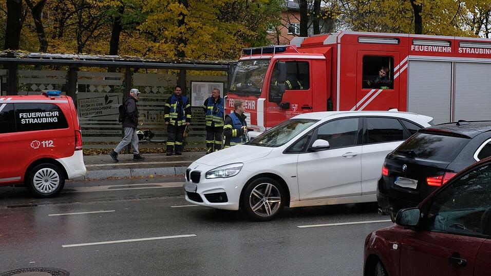 Wegen einer Bombendrohung ist derzeit das Gebiet um die Berufsschule in der Pestalozzistraße in Straubing gesperrt.