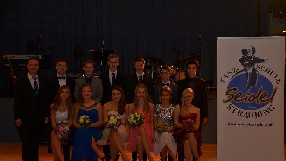 Die Bilder vom Abschlussball der Tanzschule Seidel in der Fraunhofer-Halle am 28. November. Die Bilder vom Abschlussball der Tanzschule Seidel in der Fraunhofer-Halle am 28. November.