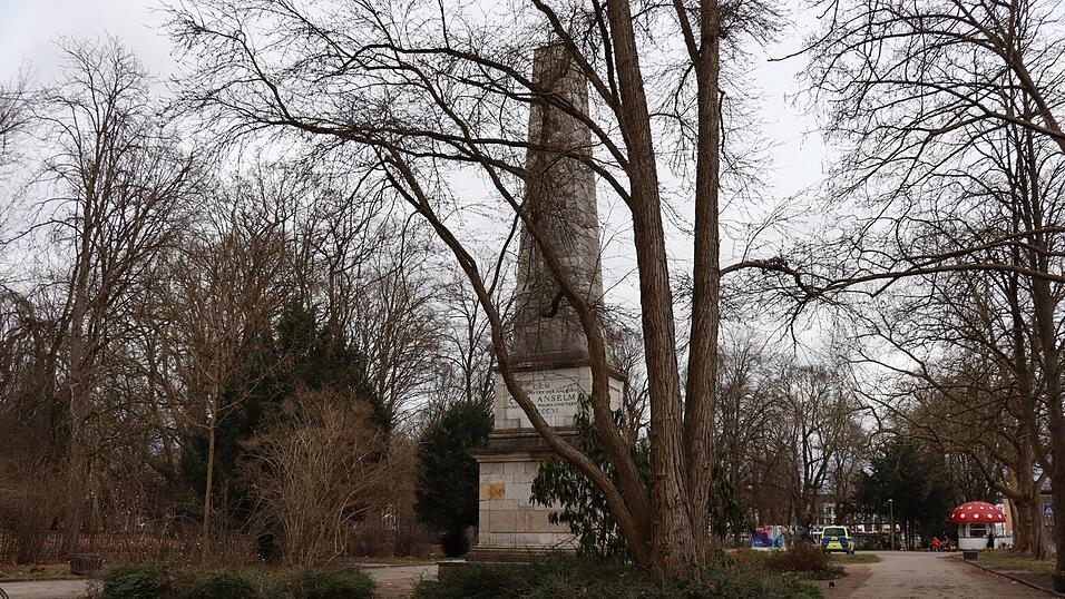 Die Sicherheitslage in den Parks beim Hauptbahnhof hat es in die bundesweiten Schlagzeilen geschafft, und jetzt auch in den Bayerischen Landtag. Die Sicherheitslage in den Parks beim Hauptbahnhof hat es in die bundesweiten Schlagzeilen geschafft, und jetzt auch in den Bayerischen Landtag.
