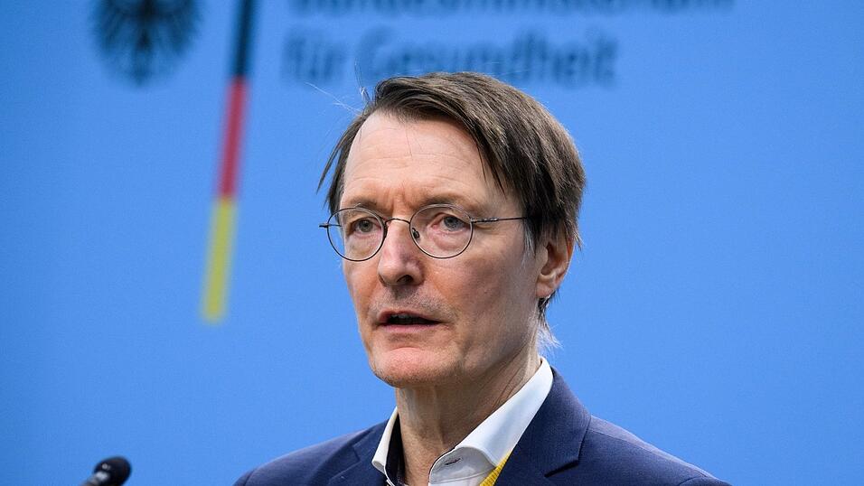 Gesundheitsminister Karl Lauterbach hat die Abschaffung von Honorarobergrenzen für Hausärzte angekündigt. Gesundheitsminister Karl Lauterbach hat die Abschaffung von Honorarobergrenzen für Hausärzte angekündigt.