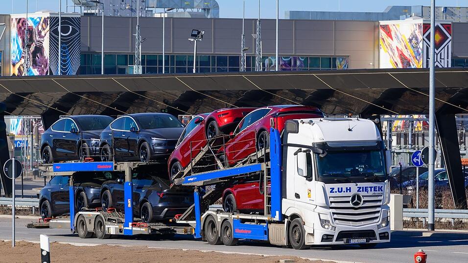 Die Nachfrage nach Teslas E-Autos hat im M&auml;rz in Deutschland wieder deutlich zugelegt. (Archivbild)