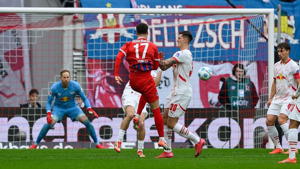 Heidenheim schafft mit der ersten Offensivaktion die Führung gegen RB Leipzig.